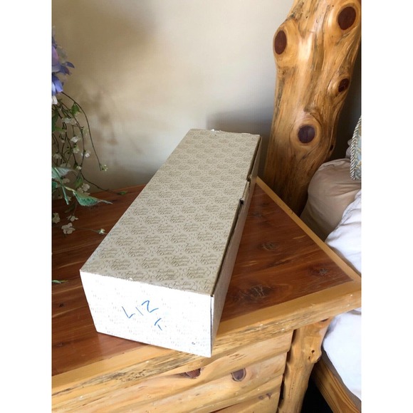 Elizabeth Taylor Franklin Mint National Velvet Porcelain Doll, Box, Everything. - Picture 6 of 6